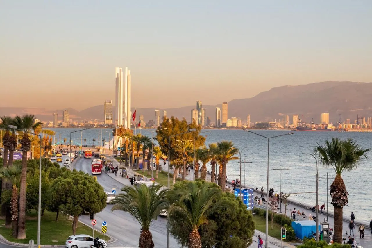 Flat With Sea View Near Karsiyaka Coast Appartement İzmir
