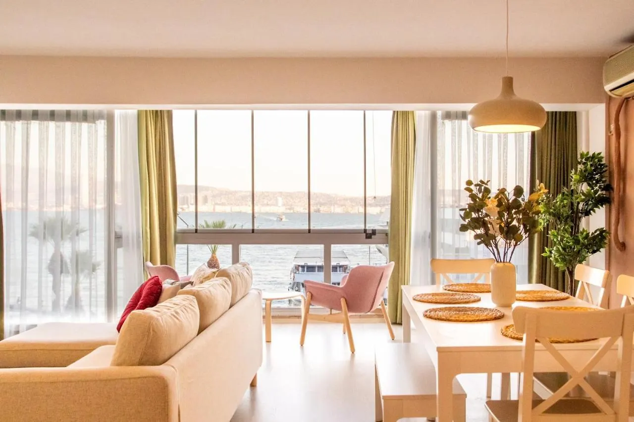 Flat With Sea View Near Karsiyaka Coast Appartement İzmir