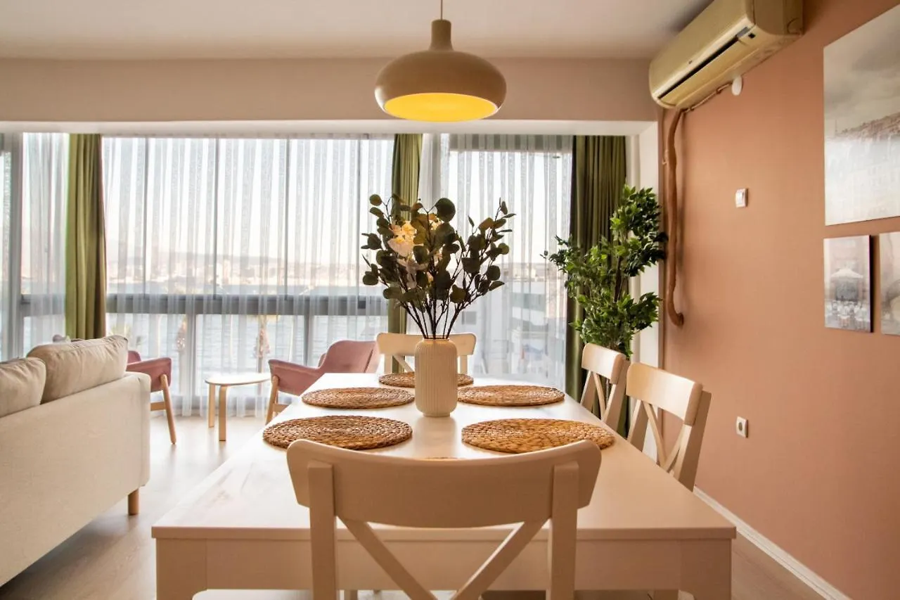 Flat With Sea View Near Karsiyaka Coast Appartement İzmir